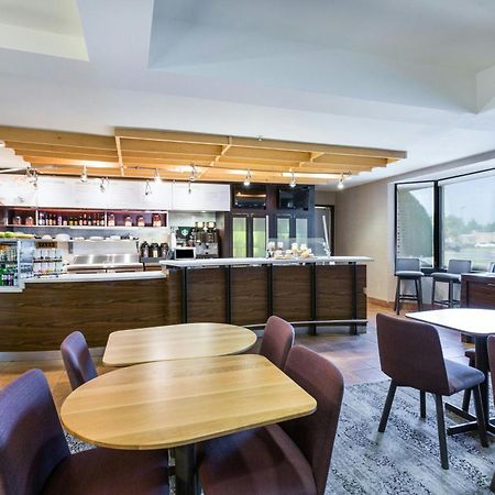 מלון Courtyard By Marriott רוקי מאונט מראה חיצוני תמונה