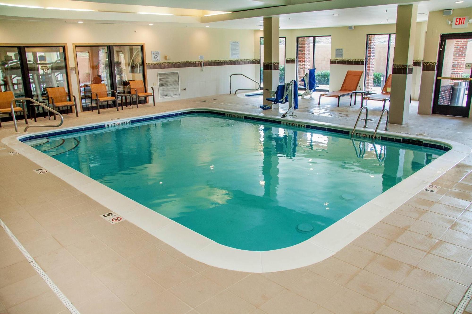 מלון Courtyard By Marriott רוקי מאונט מראה חיצוני תמונה